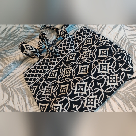Vera Bradley Black and White Pattern Bag And Small Purse Excellent Condition - Picture 7 of 10